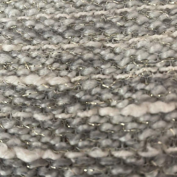 American Eagle, Silver, Long Sleeved Sweater. Size Medium - Picture 8 of 8